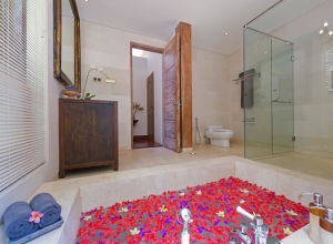 Villa Kudus - bath ensuite 3