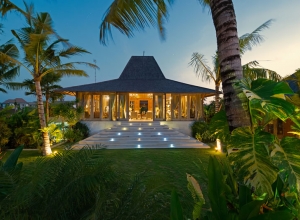 Villa Kudus - exterior at night