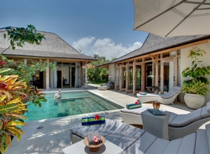 Villa Kudus - poolside loungers